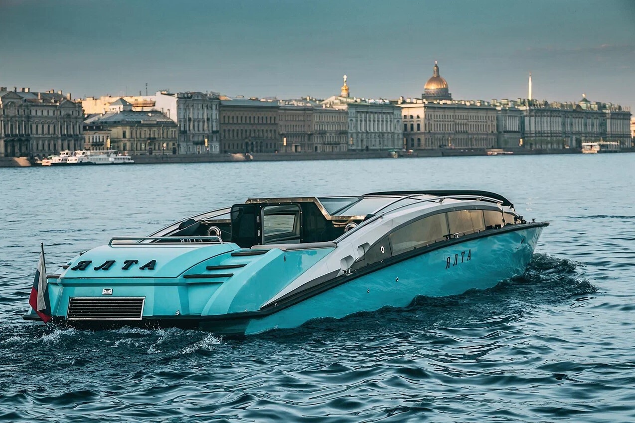 Яхта Ялта