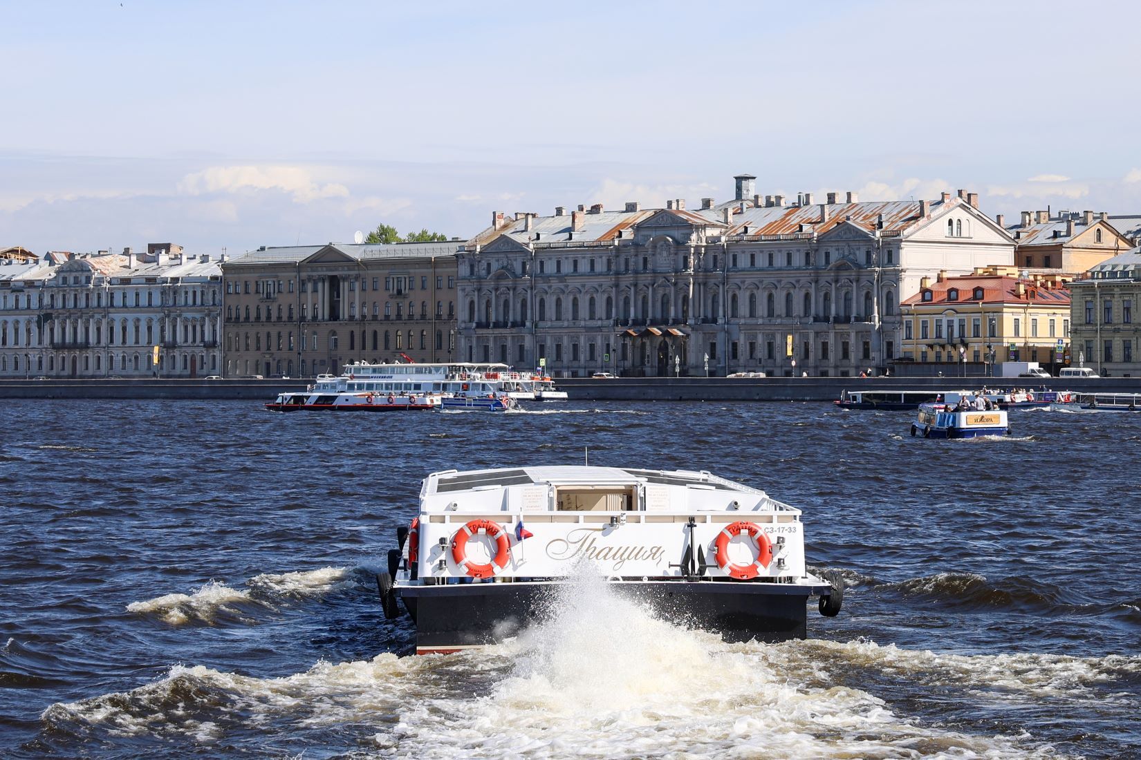 Теплоход «Грация» на воде в Петербурге — фото 16