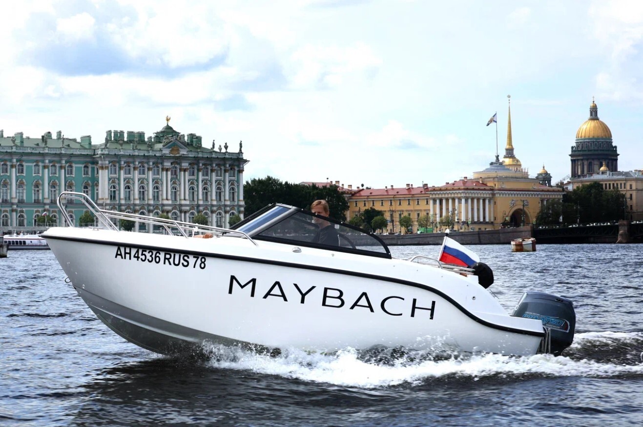 Водная прогулка на катере «Майбах» в СПб