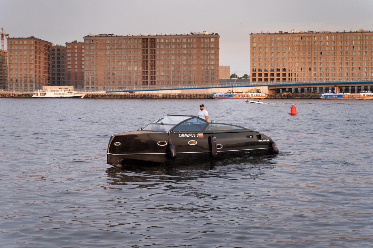 Катер «Блэк Боат / Black Boat» на воде в Петербурге — фото 16