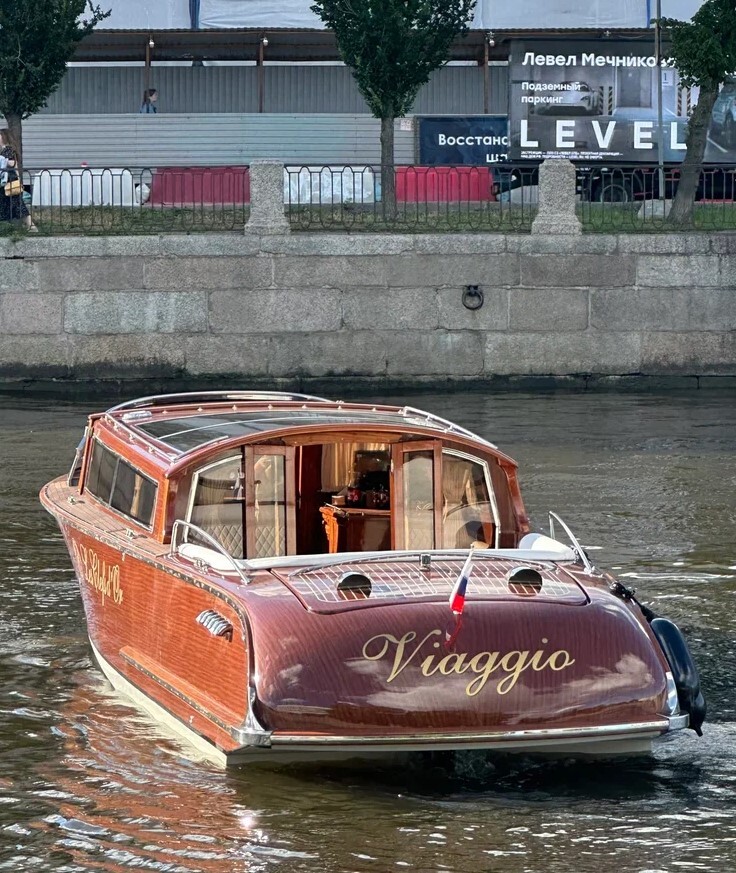 Прокат катера «Виаджо / Viaggio» с капитаном в СПб