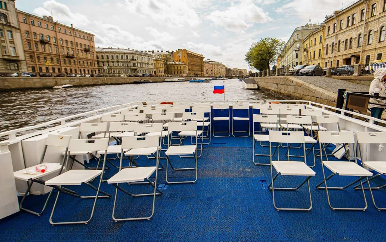 Аренда теплохода «Золушка» для отдыха на воде