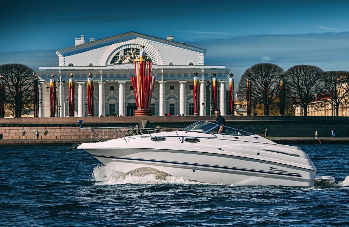 Водная прогулка на катере «Адмирал» в СПб