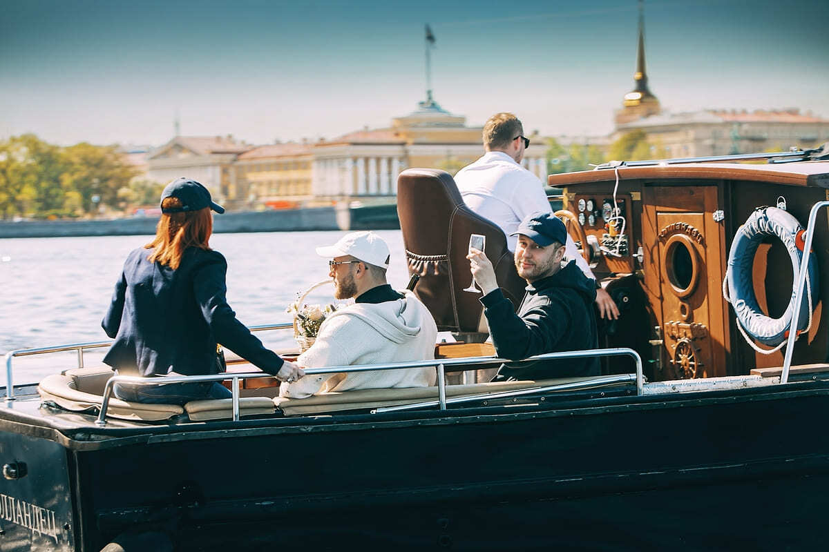 Катер «Голландец» на воде в Петербурге — фото 16