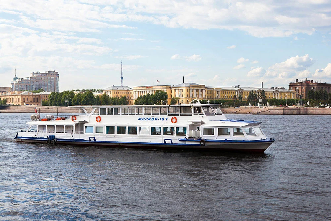 Теплоход «Москва 187» на воде в Петербурге — фото 16