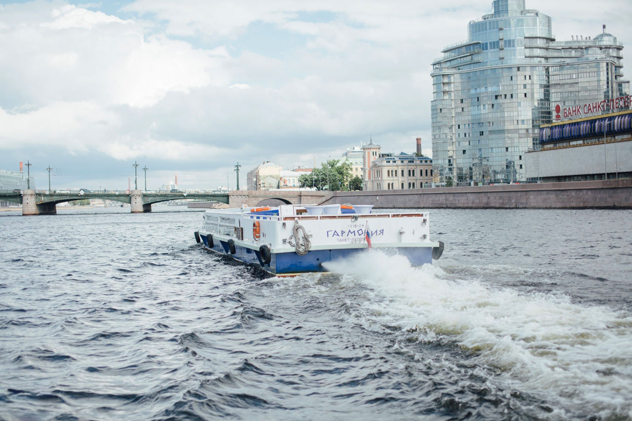 Теплоход «Гармония» на воде в Петербурге — фото 16