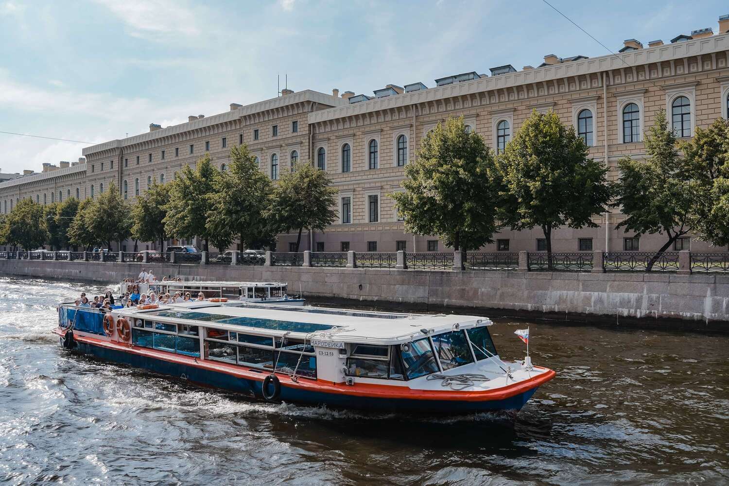 Аренда теплохода «Чародейка» в Санкт-Петербурге