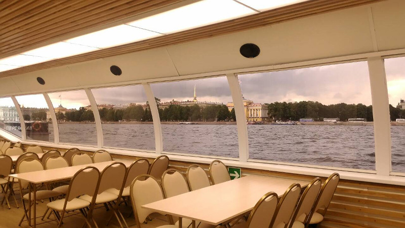 Заказать теплоход «Мрия» для водной прогулки
