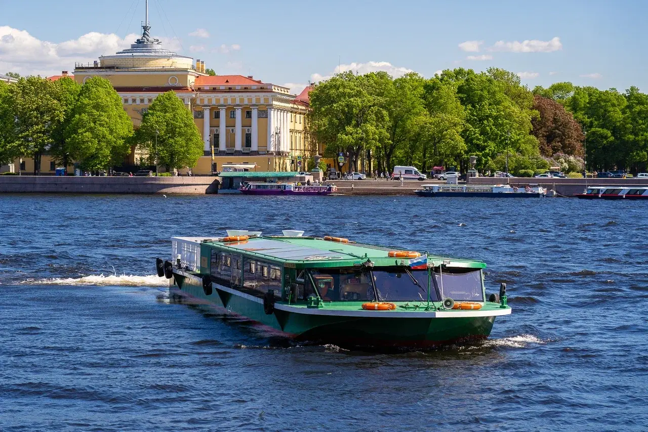 Теплоход «Генерал» на воде в Петербурге — фото 16