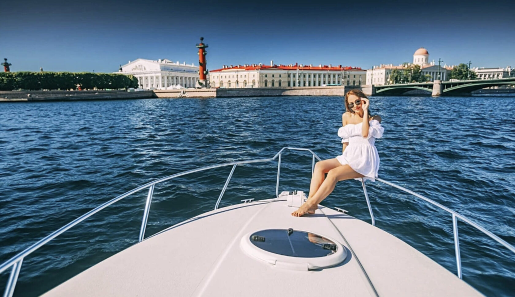 Катер «Каталина» на воде в Петербурге