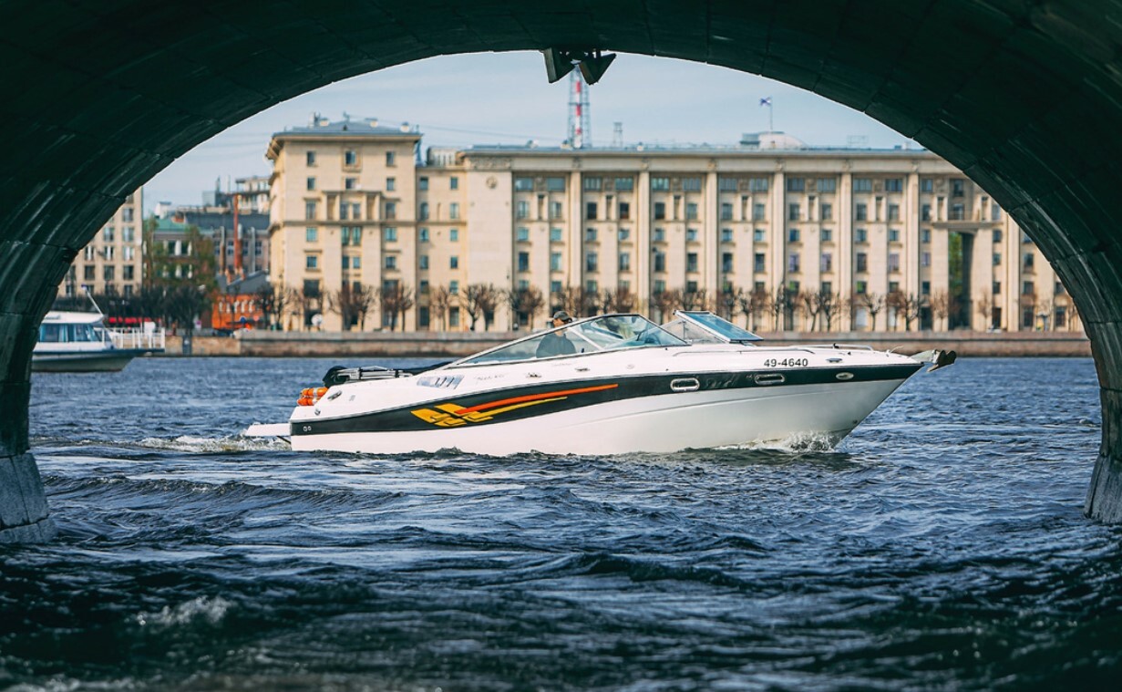 Водная прогулка на катере «Сириус» в СПб