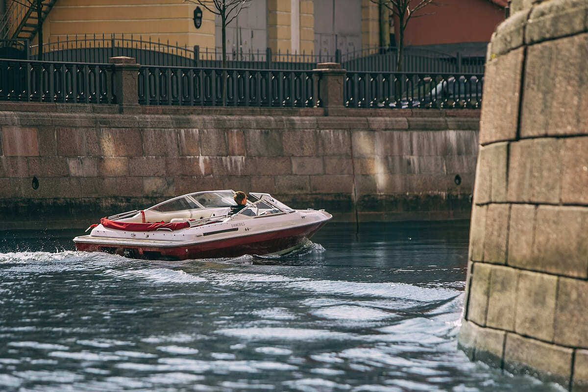 Катер «Магнум» на воде в Петербурге — фото 16