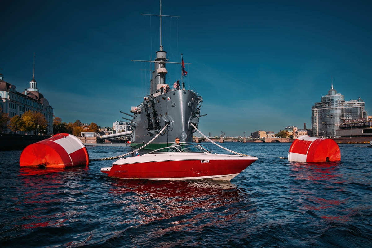 Катер «Чикаго» на воде в Петербурге — фото 16