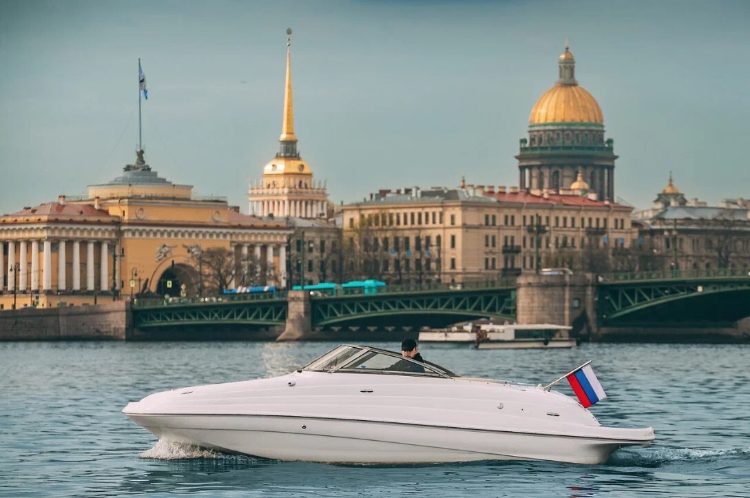 Прокат катера «Вирджиния» с капитаном в СПб