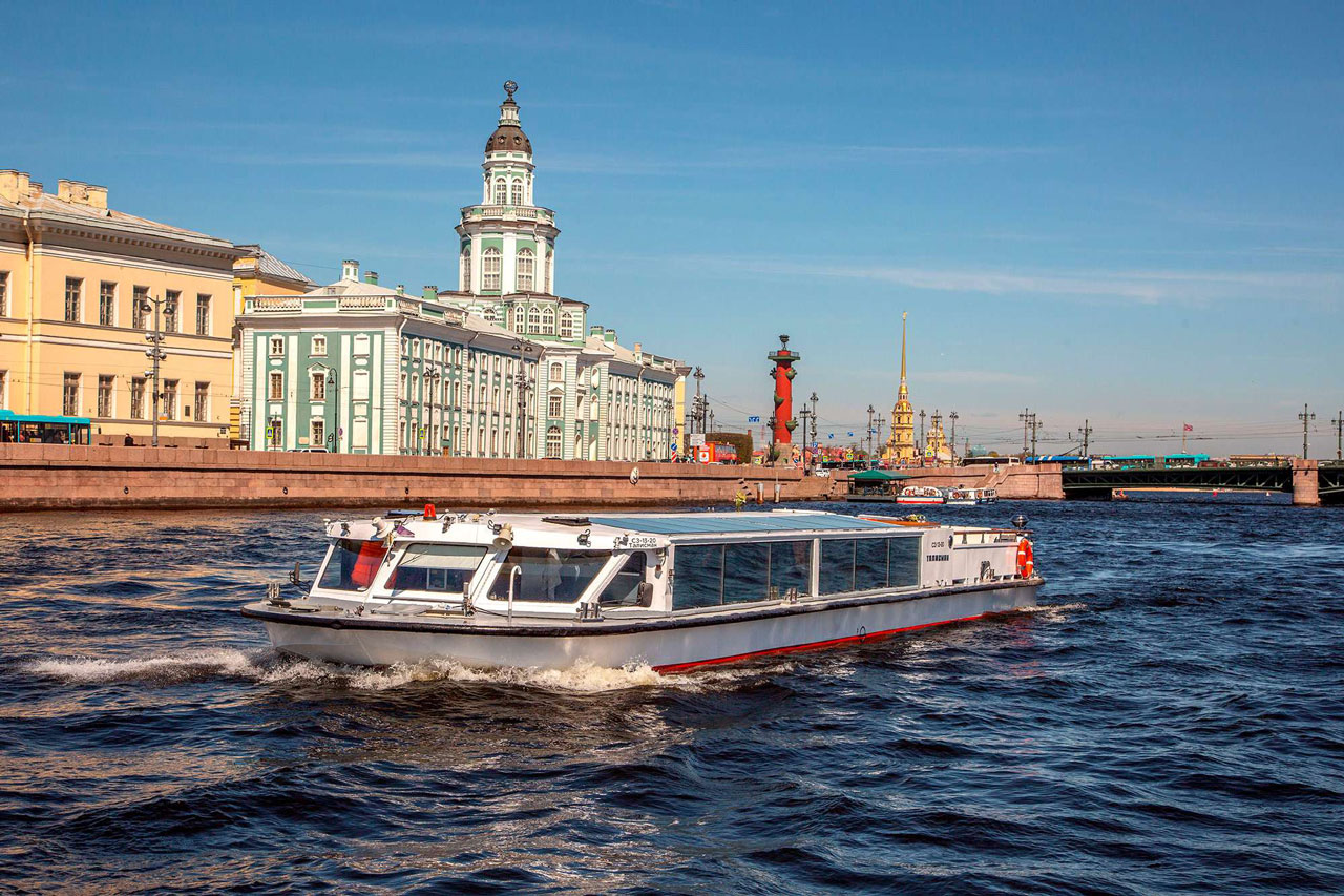 Теплоход «Талисман» на воде в Петербурге — фото 16