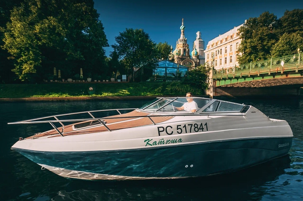 Водная прогулка на катере «Катюша» в СПб