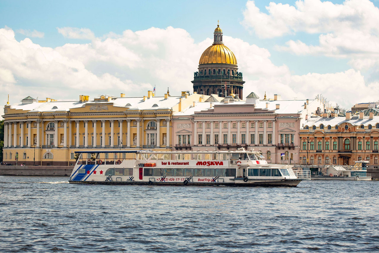 Теплоход «Москва 194» на воде в Петербурге — фото 16