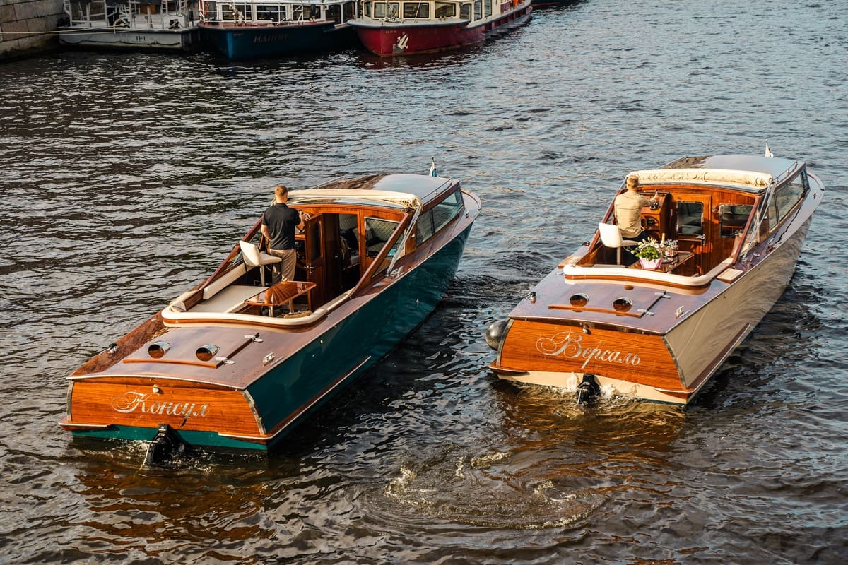 Катер «Версаль» на воде в Петербурге — фото 16