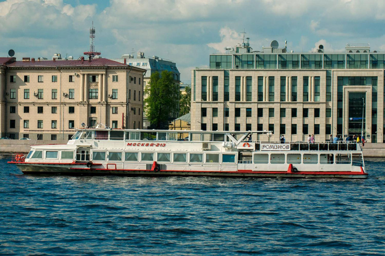 Теплоход «Романов» на воде в Петербурге — фото 16