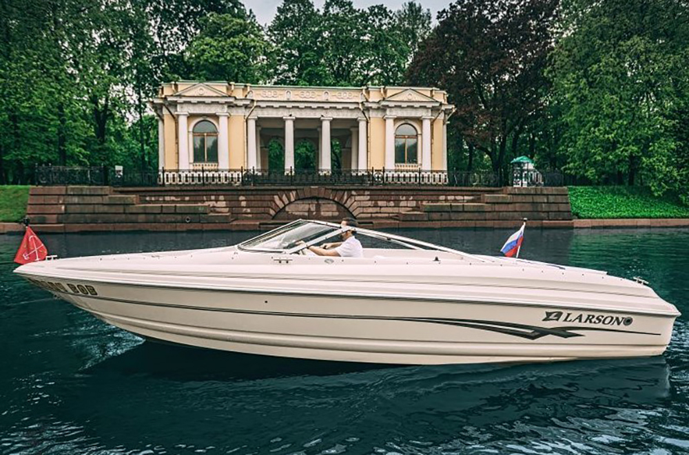 Аренда катера «Спанч Боб» для отдыха на воде