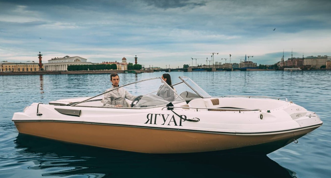 Катер «Ягуар» на воде в Петербурге — фото 16